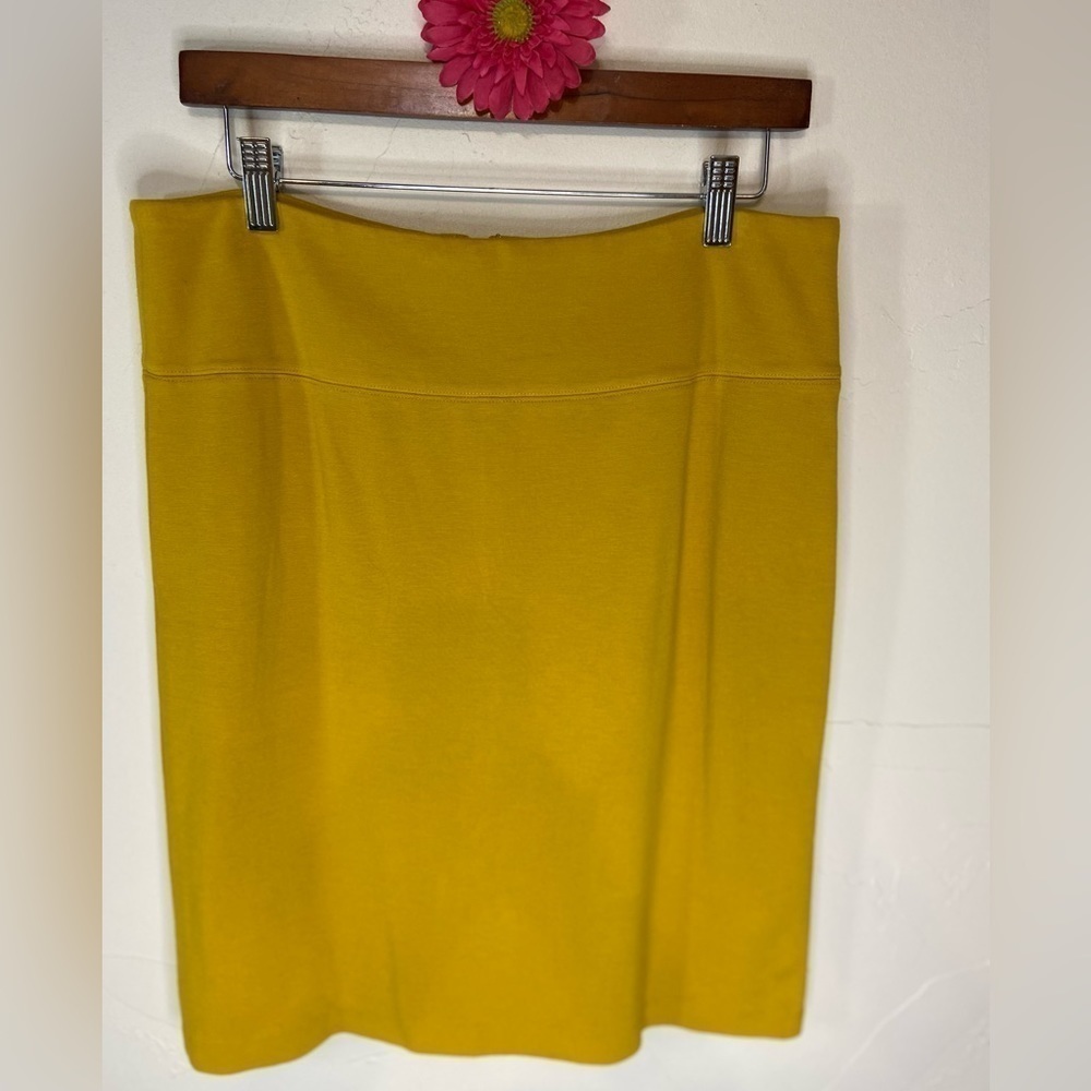I.N.C International Concepts~Mustard Yellow Pencil Skirt~Back Slit~Size 12 - Picture 3 of 6